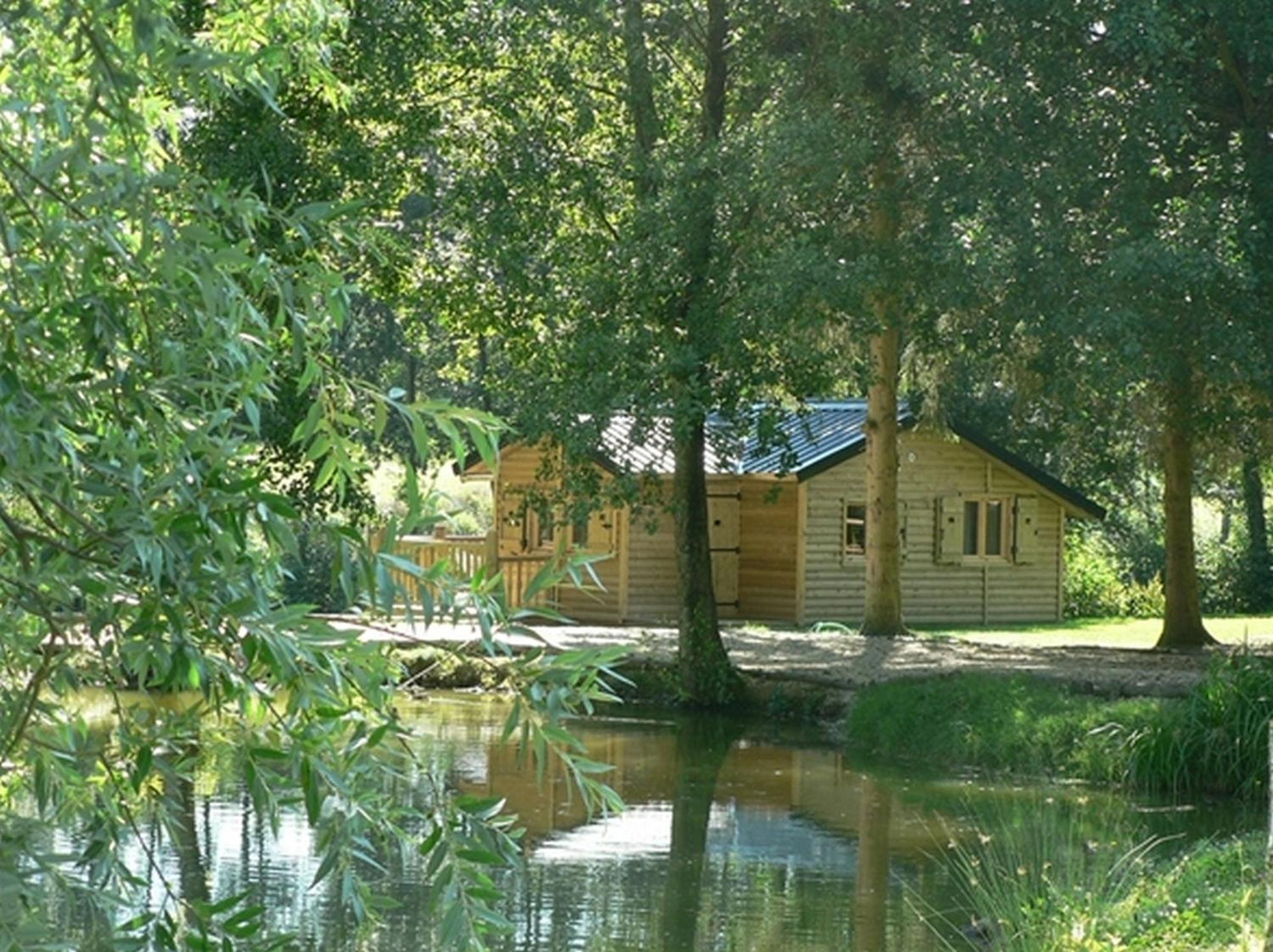 Etangs Du Moulin Hotel Suzy Exterior photo