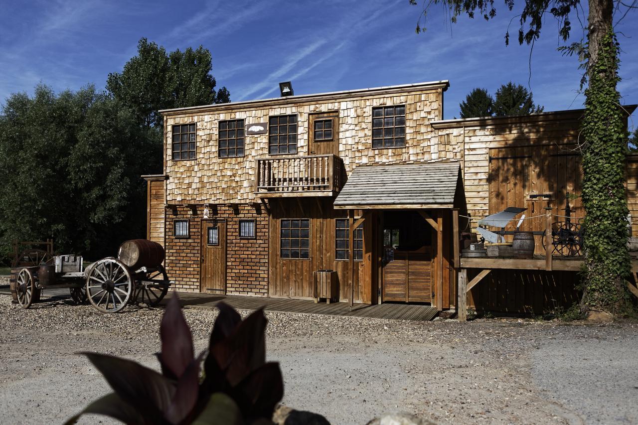 Etangs Du Moulin Hotel Suzy Exterior photo